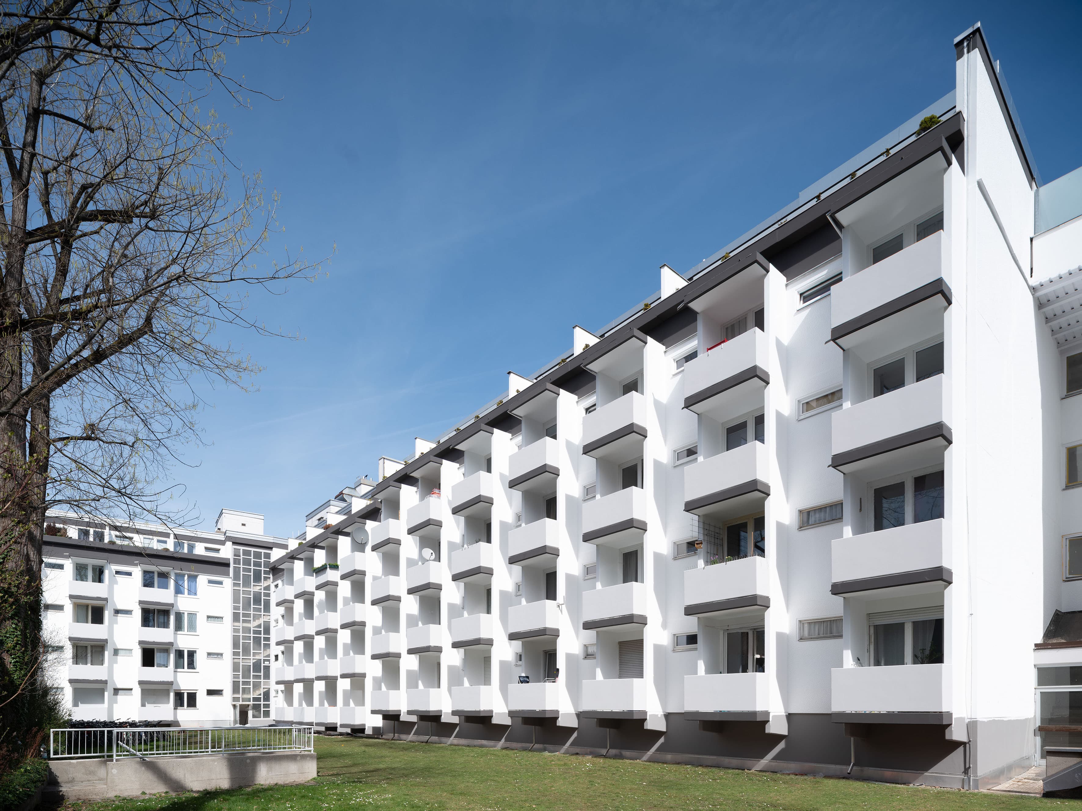 Möbliertes Studio Apartment mit großer Dachterrasse